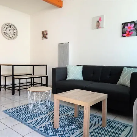 Prázdninový dům Charmante Maison De Bourg Avec Courette